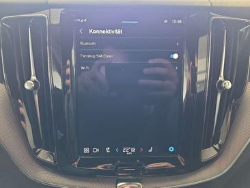 Volvo XC60 B4 R-Design — photo 28