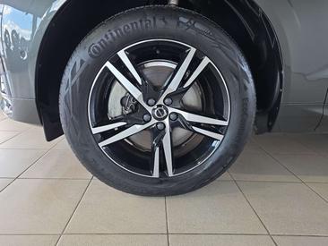 Volvo XC60 B4 R-Design — photo 32