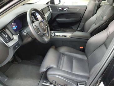 Volvo XC60 B4 Core — photo 2