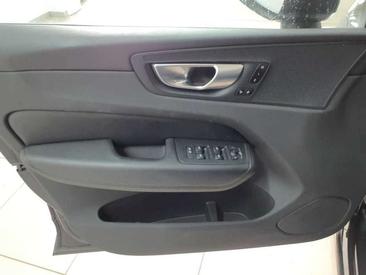 Volvo XC60 B4 Core — photo 3