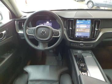 Volvo XC60 B4 Core — photo 4