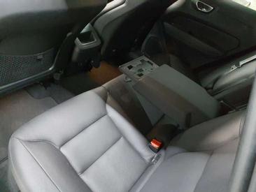 Volvo XC60 B4 Core — photo 7