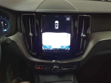 Volvo XC60 B4 Core — photo 13