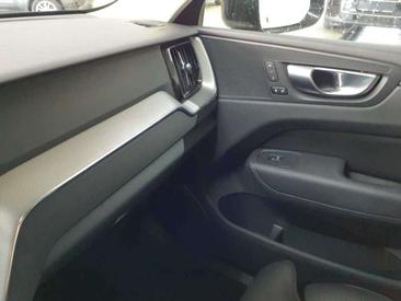 Volvo XC60 B4 Core — photo 15