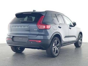 Volvo XC40 B3 Plus — photo 2