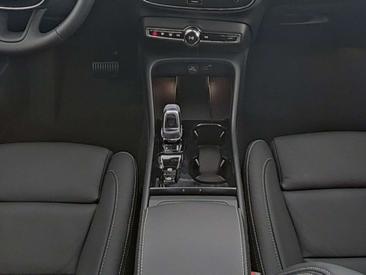Volvo XC40 B3 Plus — photo 6