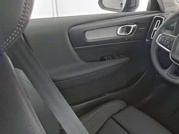 Volvo XC40 B3 Plus — photo 12