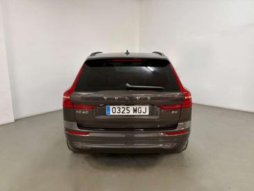 Volvo XC60 B4 Core — photo 8