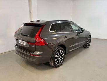 Volvo XC60 B4 Core — photo 9