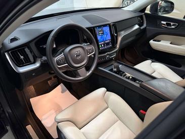 Volvo XC60 B4 Core — photo 10