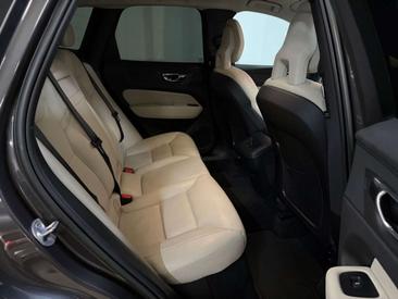 Volvo XC60 B4 Core — photo 14