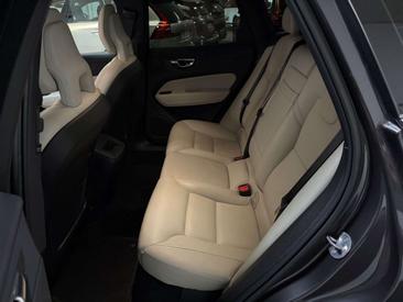 Volvo XC60 B4 Core — photo 15