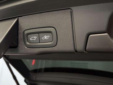 Volvo XC60 B4 Core — photo 17