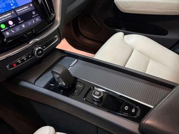 Volvo XC60 B4 Core — photo 18