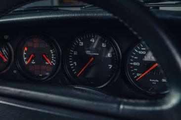 Porsche 964 CARRERA 4 — photo 21