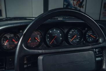 Porsche 964 CARRERA 4 — photo 22
