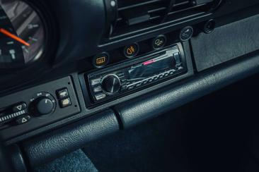 Porsche 964 CARRERA 4 — photo 24