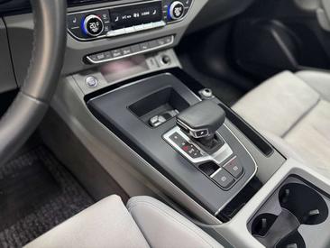 Audi Q5 Sportback S Line 40 TDI — photo 6