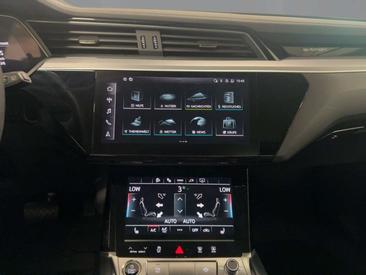 Audi Q8 E-tron Advanced 55 — photo 10