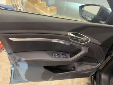 Audi Q8 E-tron Advanced 55 — photo 12