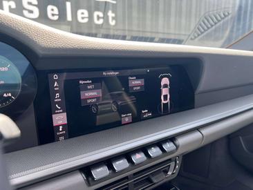 Porsche 911 Carrera 4S — photo 17