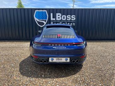 Porsche 911 Carrera 4S — photo 18