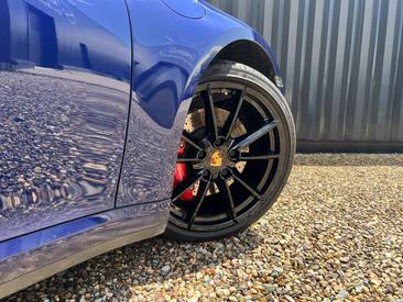 Porsche 911 Carrera 4S — photo 21