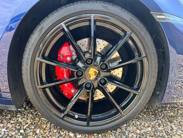 Porsche 911 Carrera 4S — photo 28