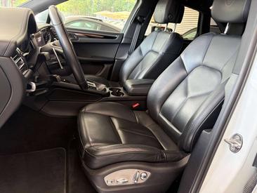 Porsche Macan S — photo 7
