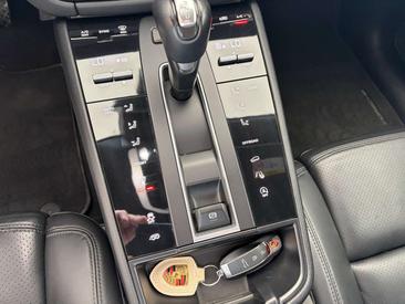 Porsche Macan S — photo 9