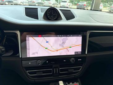 Porsche Macan S — photo 11