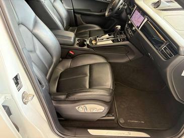 Porsche Macan S — photo 16