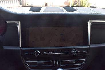 Porsche Macan — photo 17