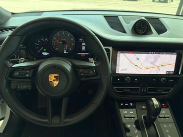 Porsche Macan S — photo 17
