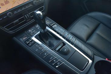 Porsche Macan — photo 18