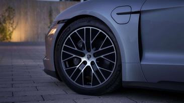 Porsche Taycan — photo 25