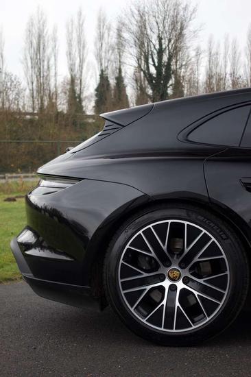 Porsche Taycan 4S — photo 5