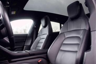 Porsche Taycan 4S — photo 11