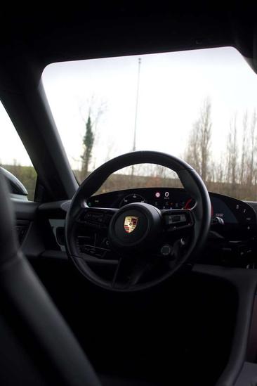 Porsche Taycan 4S — photo 22
