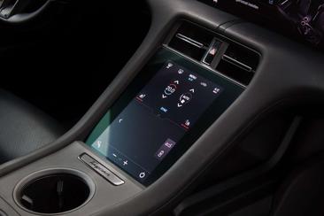 Porsche Taycan 4S — photo 24