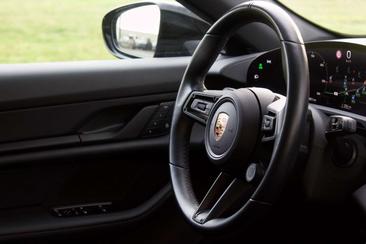 Porsche Taycan 4S — photo 25