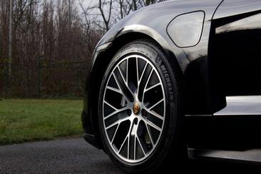 Porsche Taycan 4S — photo 27