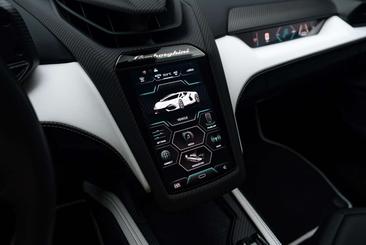 Lamborghini Revuelto — photo 14