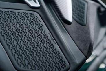 Lamborghini Revuelto — photo 15