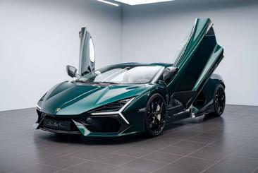 Lamborghini Revuelto — photo 23