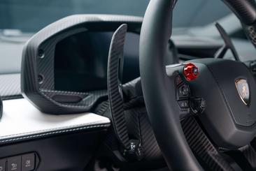 Lamborghini Revuelto — photo 29