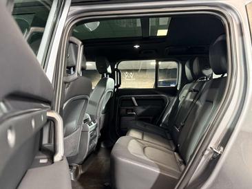 Land Rover Defender 110 D200 X-Dynamic SE Mi-Hy AWD CarPlay — photo 8