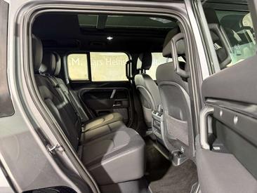 Land Rover Defender 110 D200 X-Dynamic SE Mi-Hy AWD CarPlay — photo 12