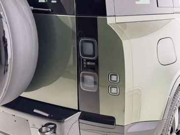 Land Rover Defender 110 D250 AWD Auto X-Dynamic SE — photo 9
