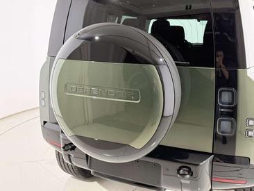 Land Rover Defender 110 D250 AWD Auto X-Dynamic SE — photo 10